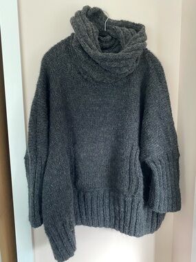 100% Wool Charcoal Turtleneck Women's Sweater